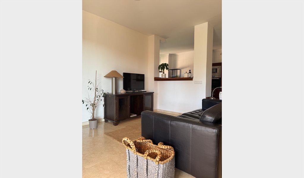 Piso Compartido en Carrer de Robert Graves, Palma - Habitación en amplio apartamento con vistas al mar. | Roomgo - Image 2