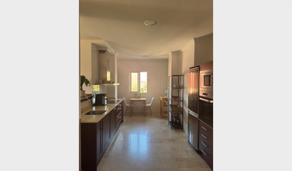 Piso Compartido en Carrer de Robert Graves, Palma - Habitación en amplio apartamento con vistas al mar. | Roomgo - Image 4