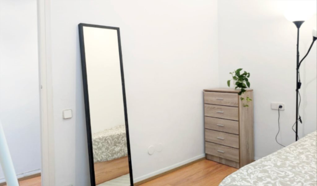 Piso Compartido en Carrer de Casanova, Eixample - Flat-share with sunny terrace to enjoy your coffee - central & calm | Roomgo - Image 5