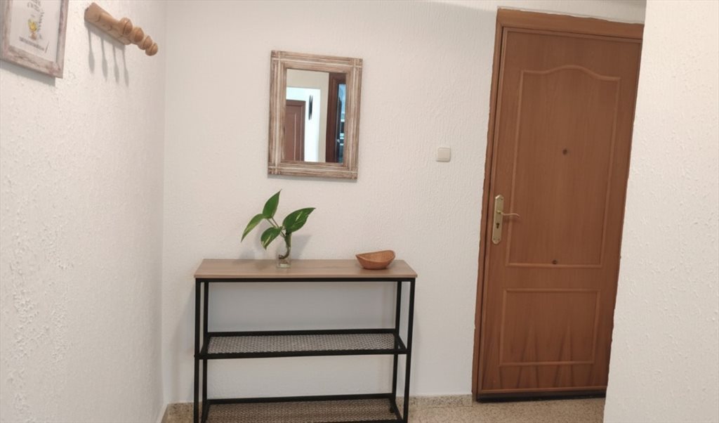 Piso Compartido en Calle Cañaveral, Zona G - HABITACIÓN PARA LARGA ESTANCIA | Roomgo - Image 2