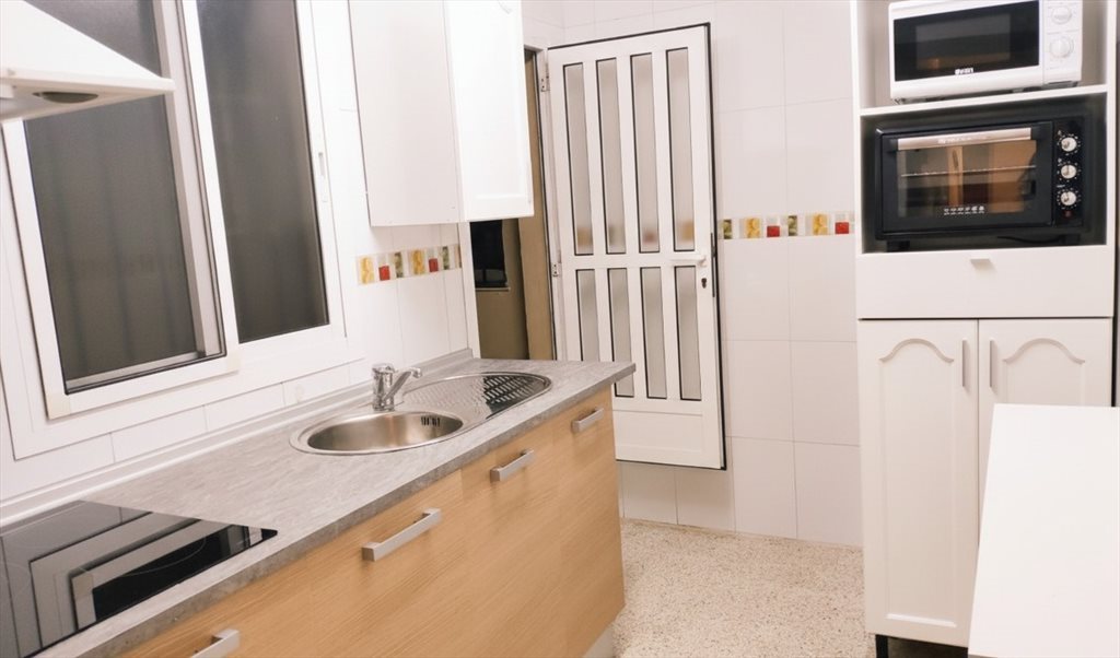 Piso Compartido en Calle Cañaveral, Zona G - HABITACIÓN PARA LARGA ESTANCIA | Roomgo - Image 3