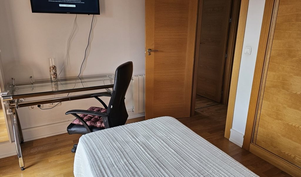 Piso Compartido en Calle Aconcagua, Genil - Habitación en alquiler – GRANADA | Roomgo - Image 3