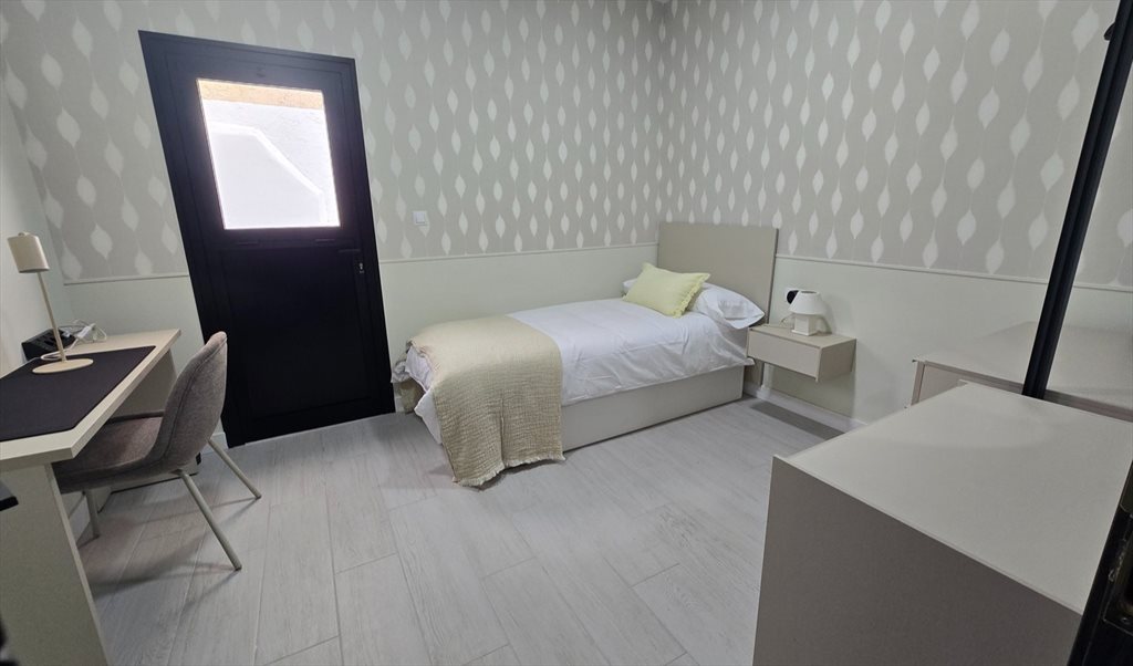 Piso Compartido en Calle de Matilde Martín, Santa Cruz de Tenerife - Mapache Studio Coliving para el Desarrollo Digital | Roomgo - Image 3