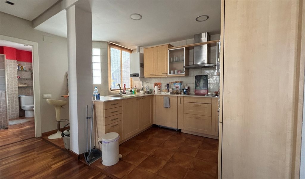 Piso Compartido en Carrer de Millares, Jesús - ¡TODO INCLUIDO! Habitación Luminosa con SOLO UNA compañera. Cero Problemas. | Roomgo - Image 3