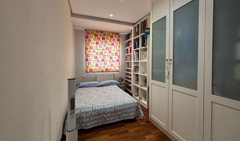 Piso Compartido en Carrer de Millares, Jesús - ¡TODO INCLUIDO! Habitación Luminosa con SOLO UNA compañera. Cero Problemas. | Roomgo - Image 5