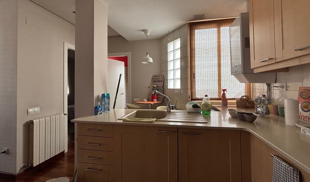 Piso Compartido en Carrer de Millares, Jesús - ¡TODO INCLUIDO! Habitación Luminosa con SOLO UNA compañera. Cero Problemas. | Roomgo - Image 6