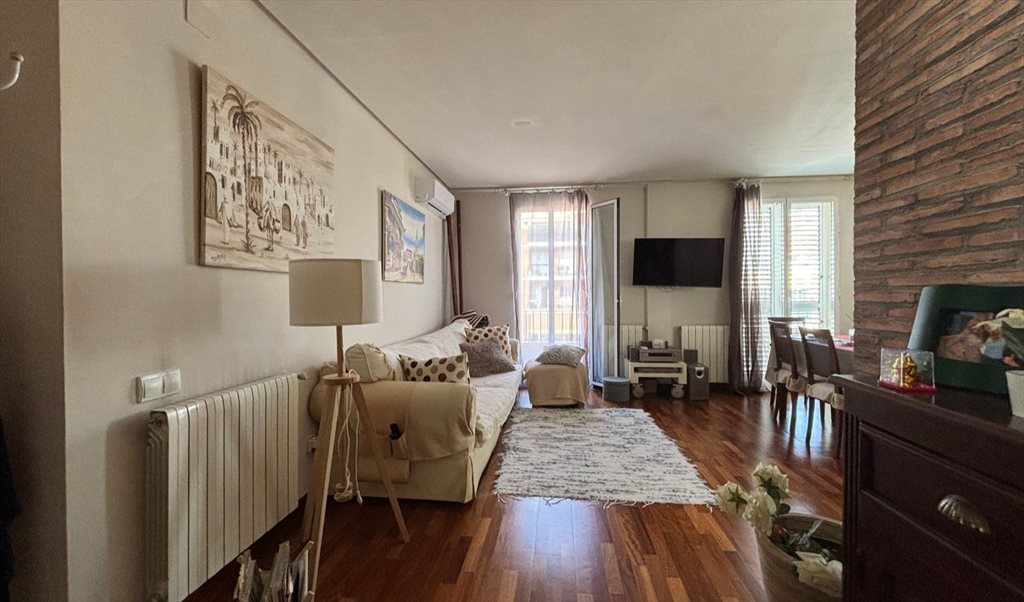 Piso Compartido en Carrer de Millares, Jesús - ¡TODO INCLUIDO! Habitación Luminosa con SOLO UNA compañera. Cero Problemas. | Roomgo - Image 7