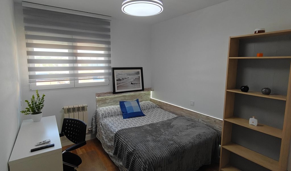 Piso Compartido en Camino de Perales, Usera - Habitación con neverita, baño privado, muy luninosa | Roomgo - Image 3
