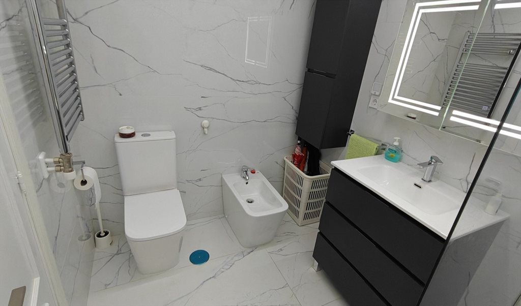 Piso Compartido en Camino de Perales, Usera - Habitación con neverita, baño privado, muy luninosa | Roomgo - Image 4