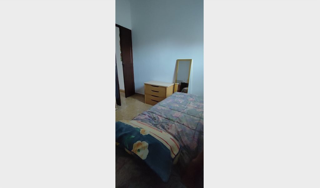 Piso Compartido en Carrer de Costa i Llobera, Palma - Habitación confortable | Roomgo - Image 2