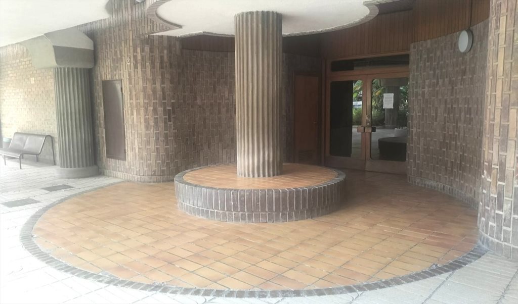 Piso Compartido en Carrer de la Pianista Empar Iturbi, Jesús - Habitación exterior, cama doble, baño privado | Roomgo - Image 8