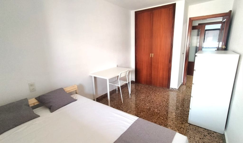 Piso Compartido en Carrer de la Pianista Empar Iturbi, Jesús - Amplia habitación nueva a estrenar | Roomgo - Image 2