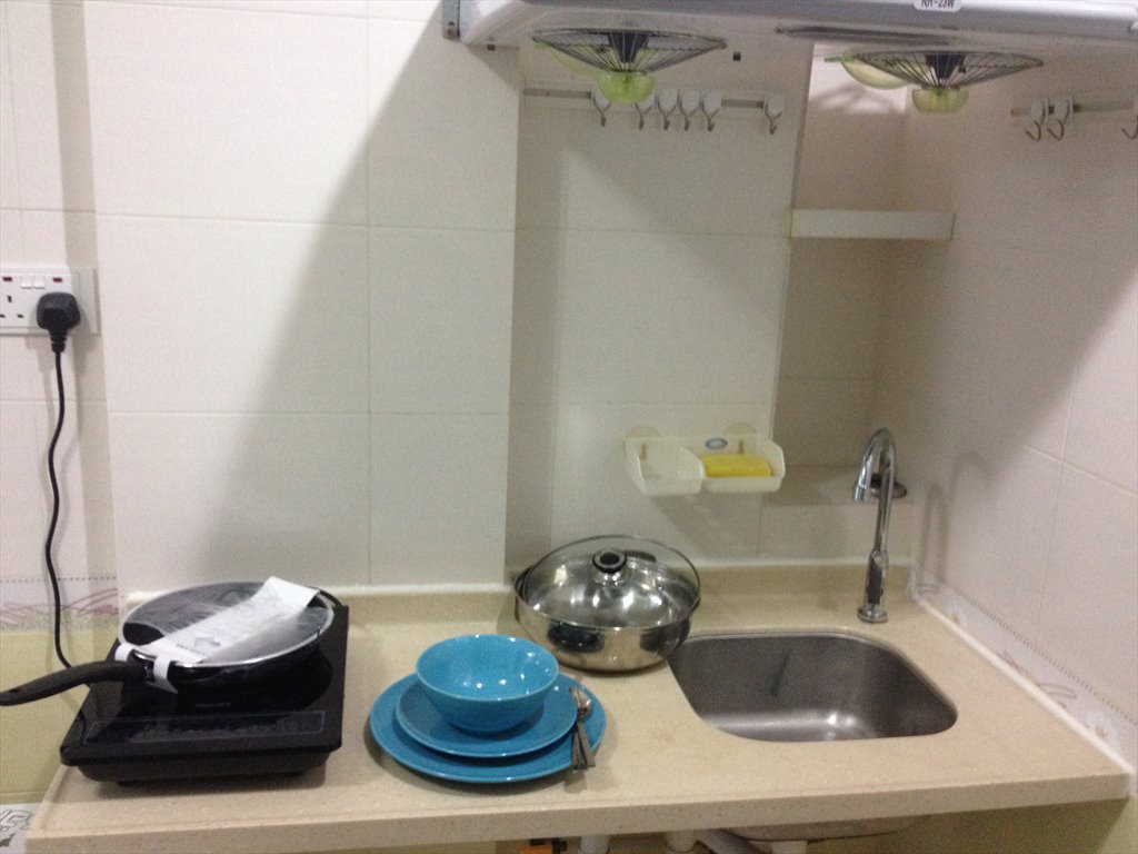 Room for rent in Man Yuen Street, Yau Ma Tei - Spacious one bedroom flat near Kowloon station - Image 4