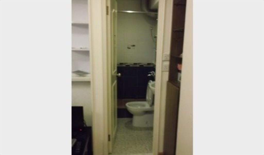 Room for rent in Wan Chai Road, Wan Chai - CAUSEWAY BAY FLAT SHARE ROOM  $4500 - Image 4