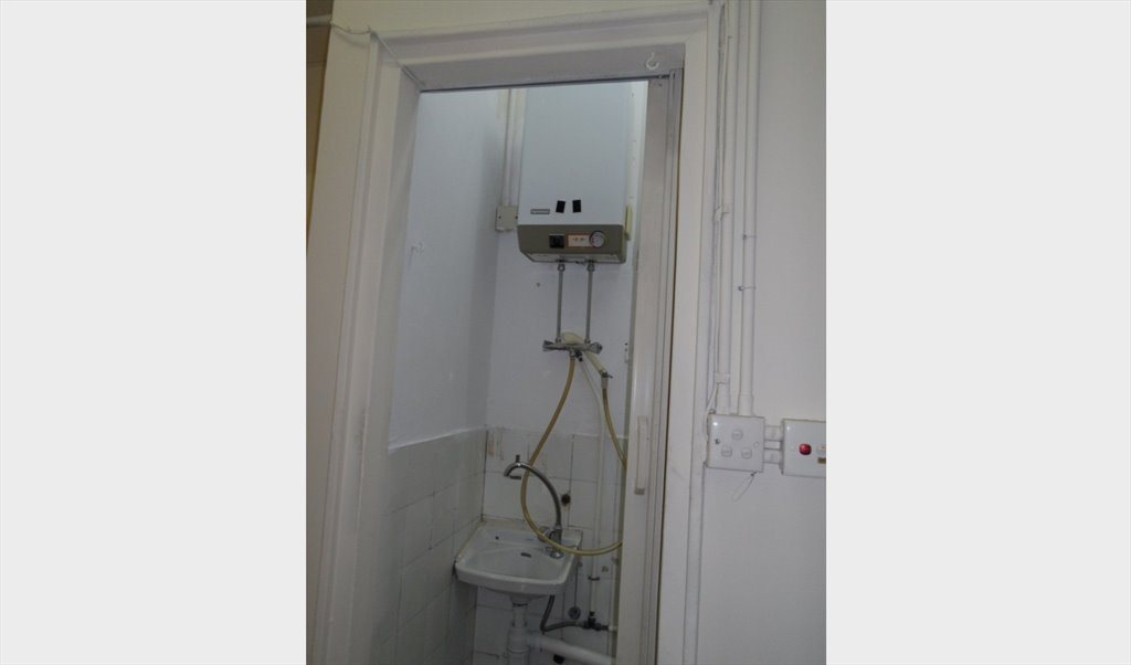 Room for rent in King's Road, Quarry Bay - QUARRY BAY ROOM FOR ONLY $5000 - Image 2