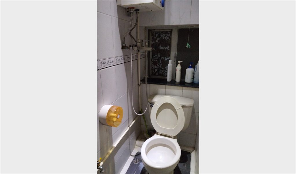 Room for rent in Nathan Road, Mong Kok - Private room for single or two - Image 4