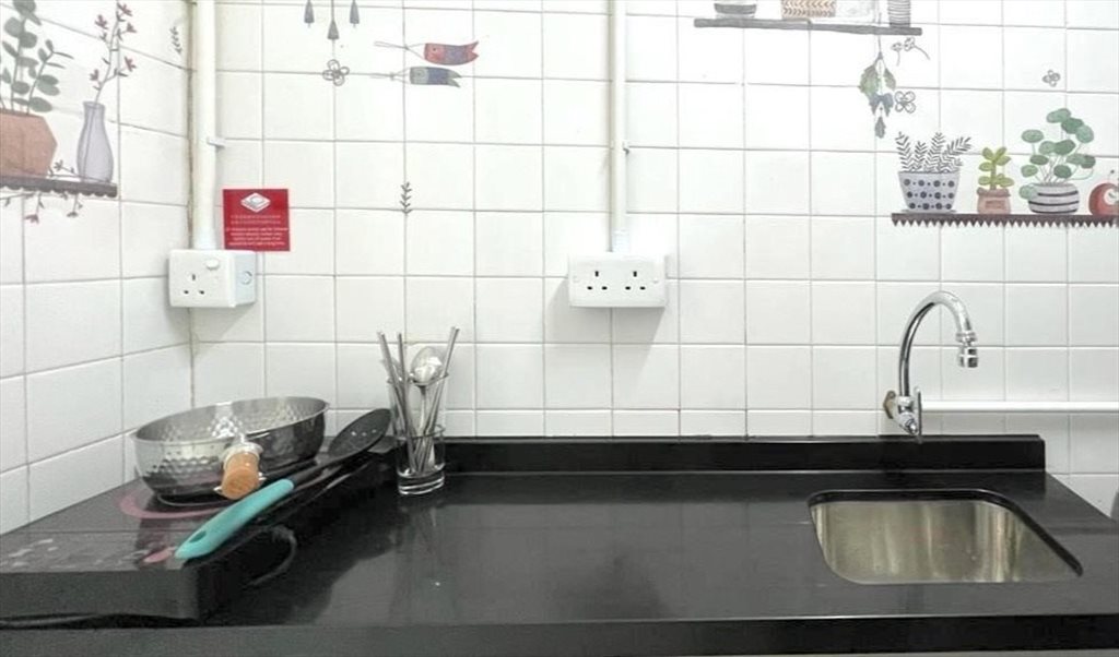 Room for rent in Marble Rd, North Point - Beautiful Bedroom with BBQ Terrace - Image 3