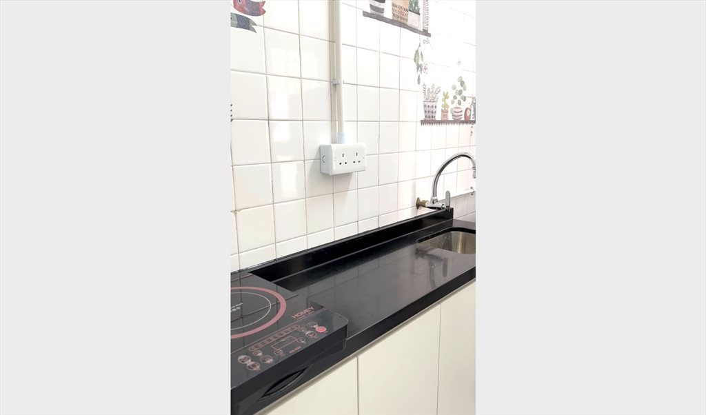 Room for rent in Marble Rd, North Point - Beautiful Bedroom with BBQ Terrace - Image 4