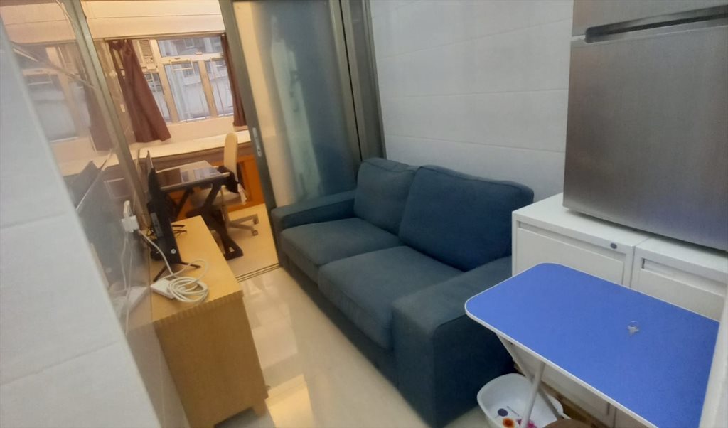 Room for rent in 皇后大道西, 石塘咀 - Nice and furnished 1 bedroom and 1 sitting room for lease. - Image 2