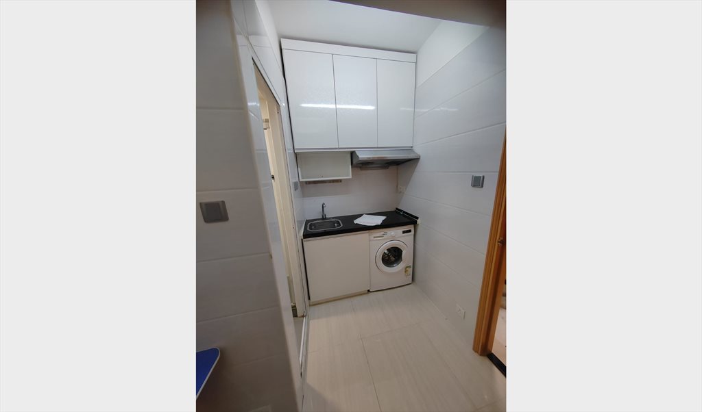 Room for rent in 皇后大道西, 石塘咀 - Nice and furnished 1 bedroom and 1 sitting room for lease. - Image 3