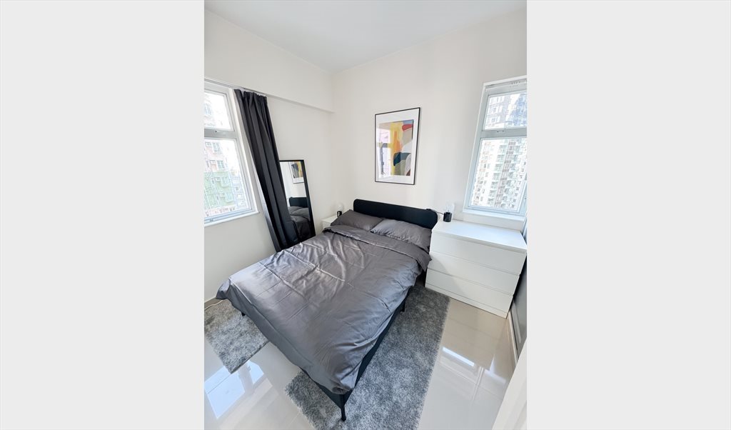 Room for rent in Caine Rd, Central - Comfortable and Private Ensuite bedroom with private bathroom - Image 2