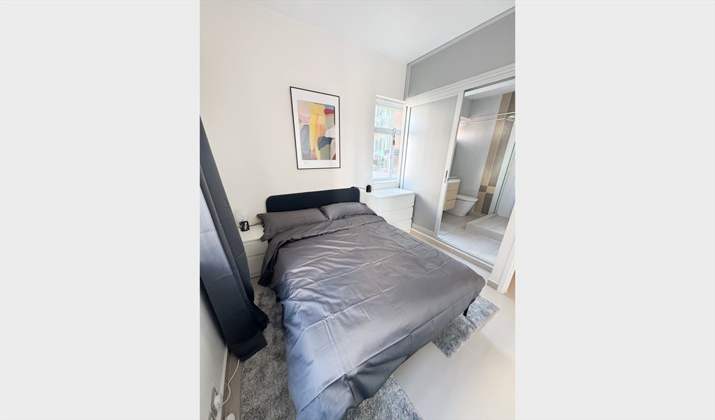 Room for rent in Caine Rd, Central - Comfortable and Private Ensuite bedroom with private bathroom - Image 3