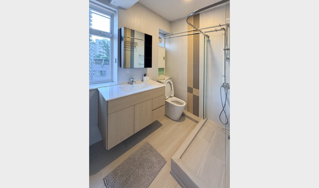 Room for rent in Caine Rd, Central - Comfortable and Private Ensuite bedroom with private bathroom - Image 4