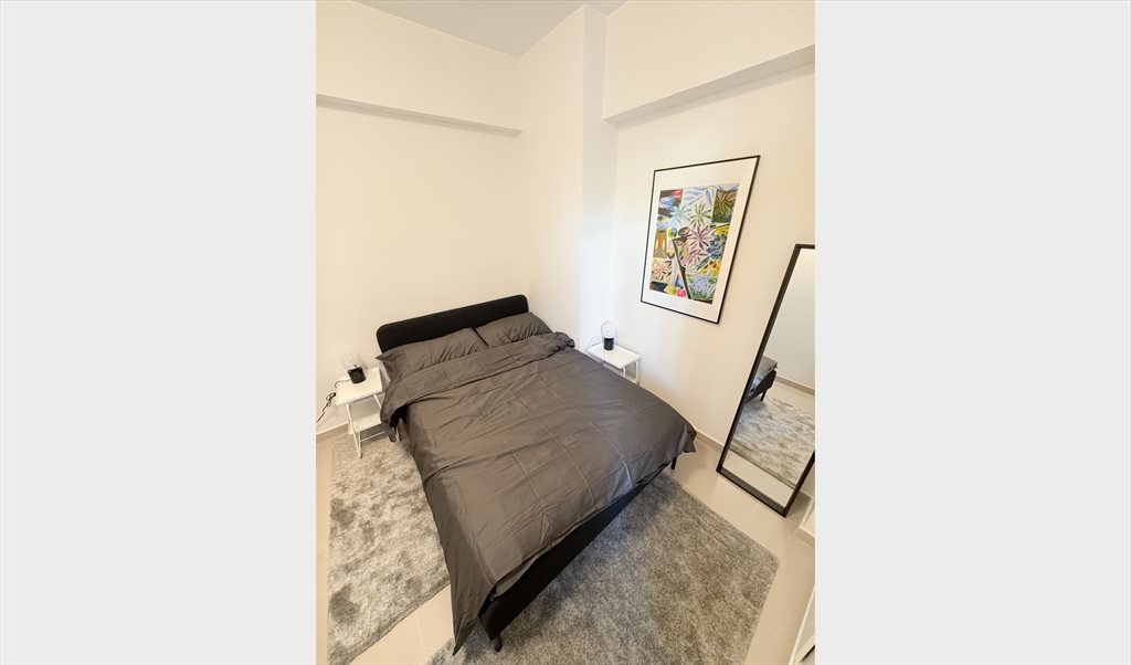 Room for rent in Caine Rd, Central - Spacious Room with a City View, Plenty of Sunlight - Image 2