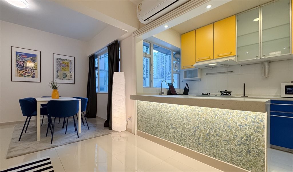 Room for rent in Caine Rd, Central - Spacious Room with a City View, Plenty of Sunlight - Image 4