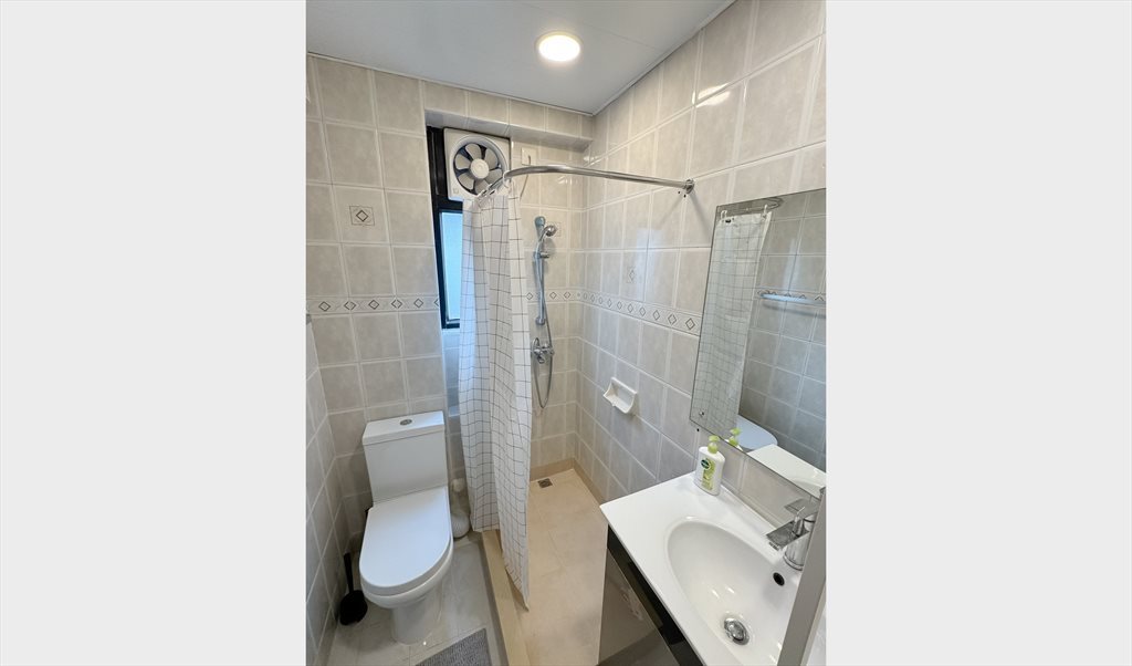 Room for rent in Fung Fai Terrace, Happy Valley - Beautiful Room with Rooftop Access, Happy Valley - Image 7