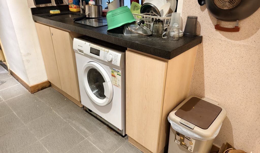 Room for rent in 京士頓街, 銅鑼灣 - Single Bed STYLISH Room, including furniture , Utilities, wifi - Image 2