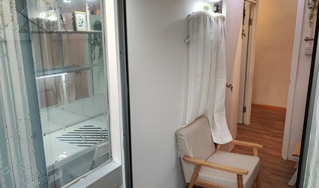 Room for rent in 漆咸道南, 油麻地 - No agent fee. New refurb shared apartment room with separate terrace in Hung Hom 50-90fts - Image 2