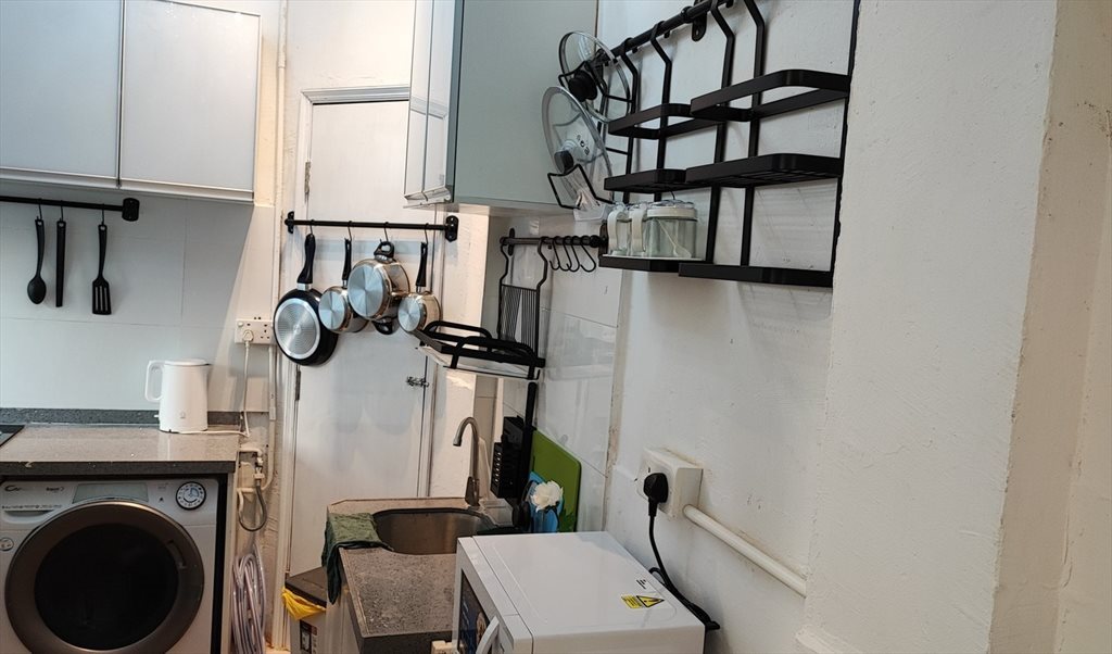 Room for rent in 漆咸道南, 油麻地 - No agent fee. New refurb shared apartment room with separate terrace in Hung Hom 50-90fts - Image 7