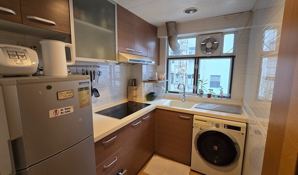 Room for rent in Lockhart Rd, Wan Chai - Double Bed Room close to WAN CHAI MTR available NOW! - Image 2