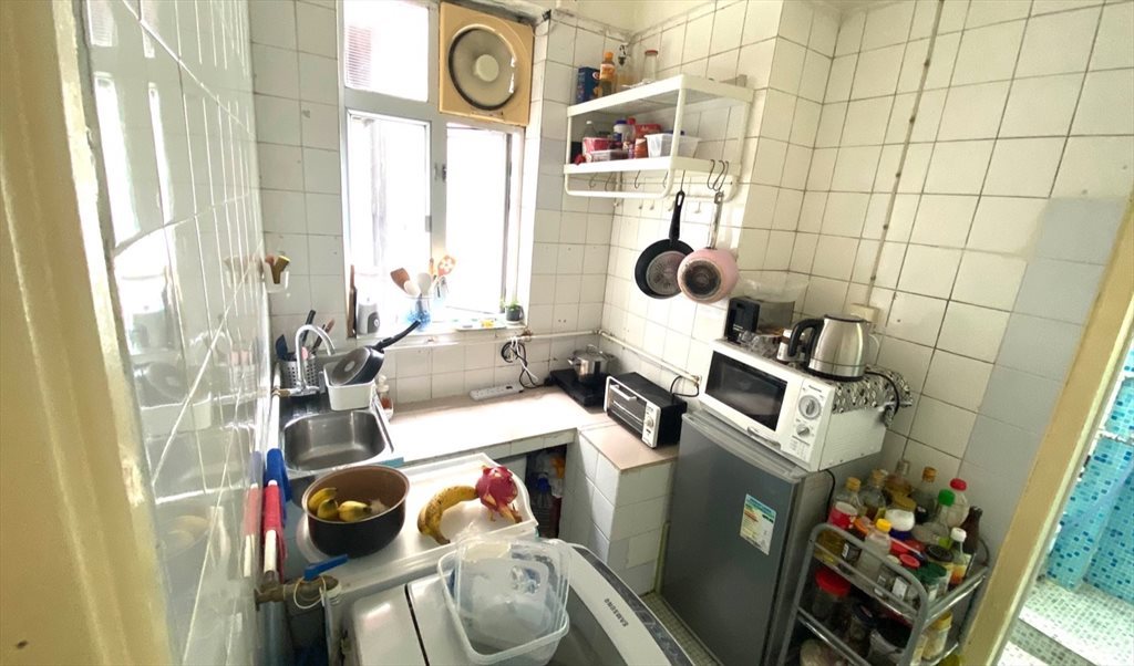 Room for rent in Eastern St, Sai Ying Pun - Room in Shared Apartment - Sai Ying Pun - Image 6