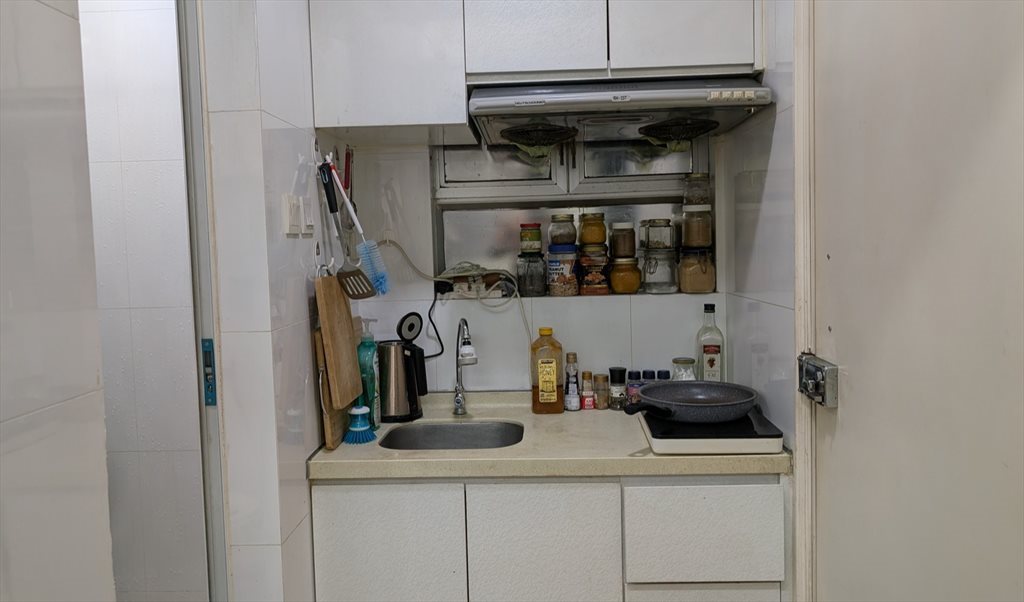 Room for rent in Anchor St, Tai Kok Tsui - Private Studio: 210sq Furnished - Image 3