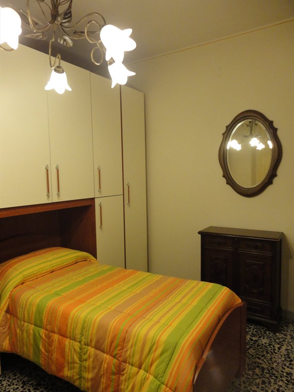 Stanze e Posti Letto in Affitto - Via Cristoforo Colombo, Arezzo - AREZZO posto letto in doppia  appartamento centralissimo | Roomgo - Image 2