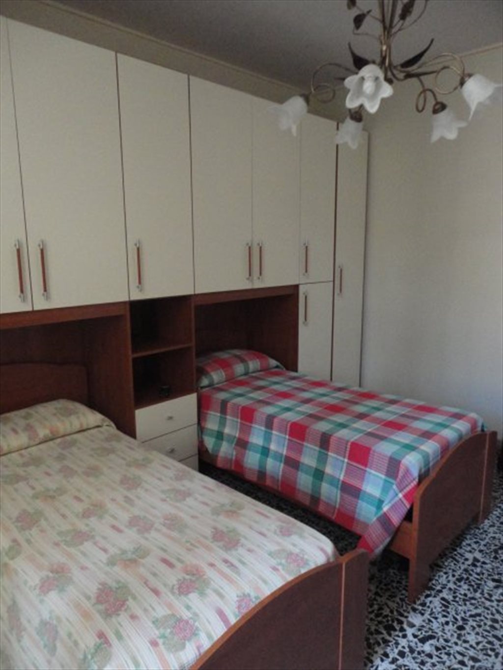 Stanze e Posti Letto in Affitto - Via Cristoforo Colombo, Arezzo - AREZZO posto letto in doppia  appartamento centralissimo | Roomgo - Image 8