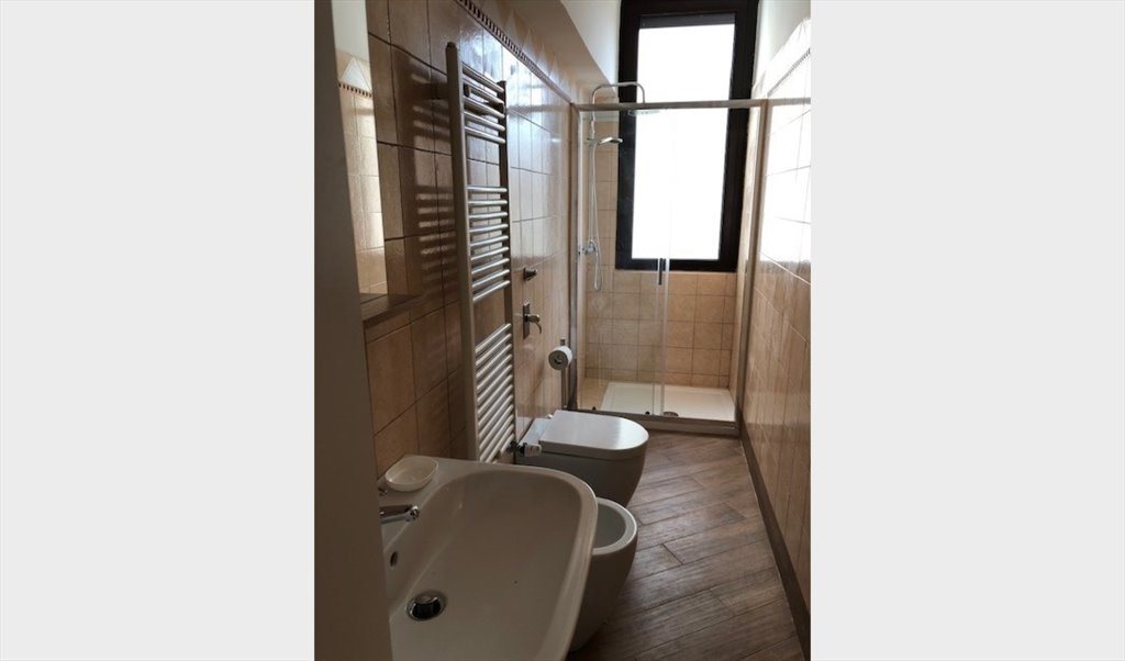 Stanze e Posti Letto in Affitto - Piazzi, Centrale - Loreto - Grande Stanza Doppia | Roomgo - Image 2