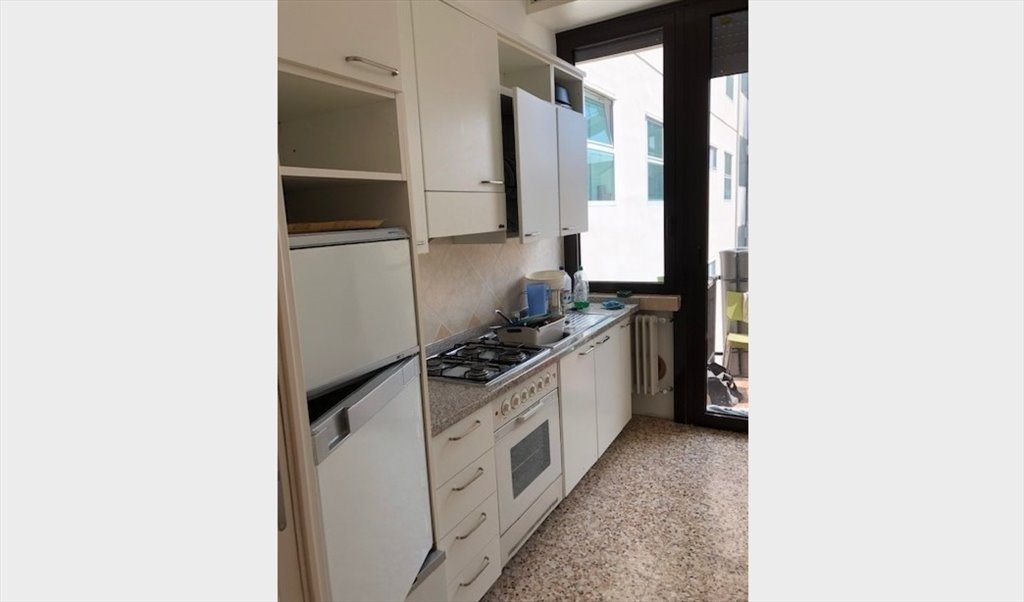 Stanze e Posti Letto in Affitto - Piazzi, Centrale - Loreto - Grande Stanza Doppia | Roomgo - Image 3