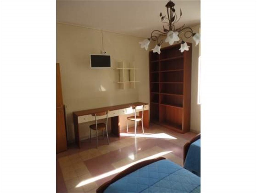 Stanze e Posti Letto in Affitto - Via del Trionfo, Arezzo - AREZZO posto in doppia studentesse o lavoratrici | Roomgo - Image 2