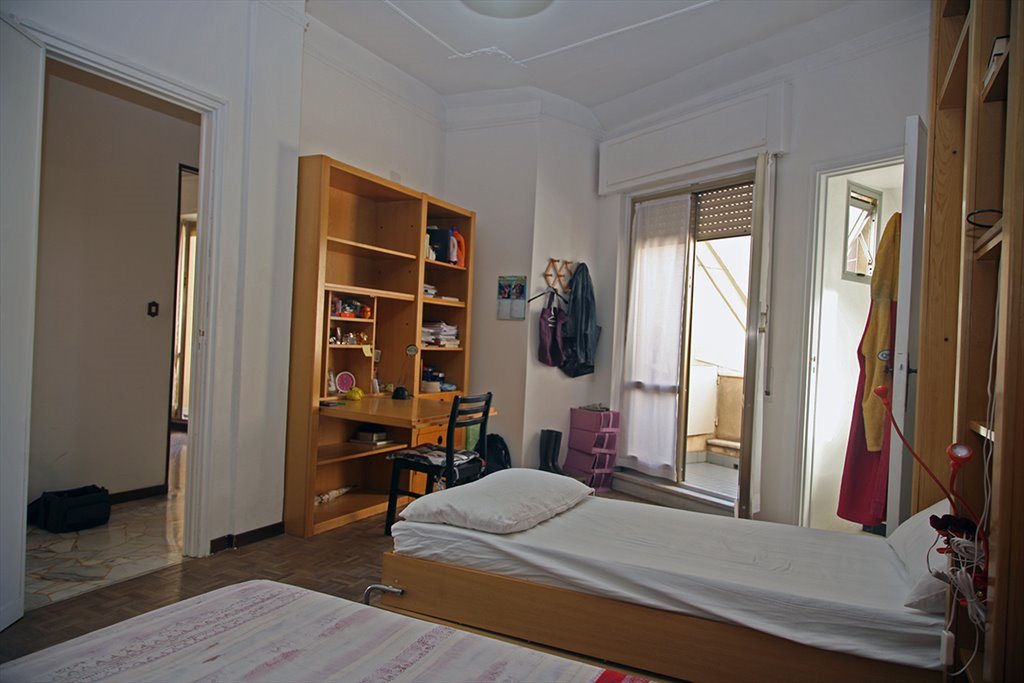 Stanze e Posti Letto in Affitto - Corso Europa, S.Fruttuoso - Borgoratti - S.Martino - Affitto camera doppia a studentesse | Roomgo - Image 2