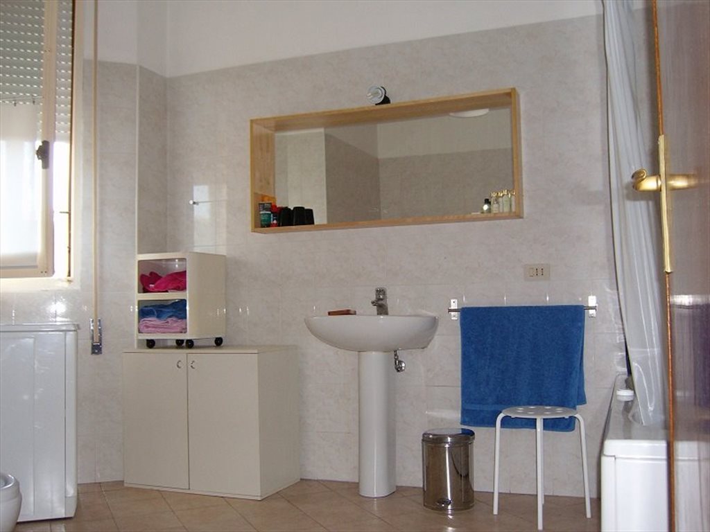 Stanze e Posti Letto in Affitto - Via Alberto Lollio, Ferrara - Stanza doppia uso singolo Ferrara centro | Roomgo - Image 3
