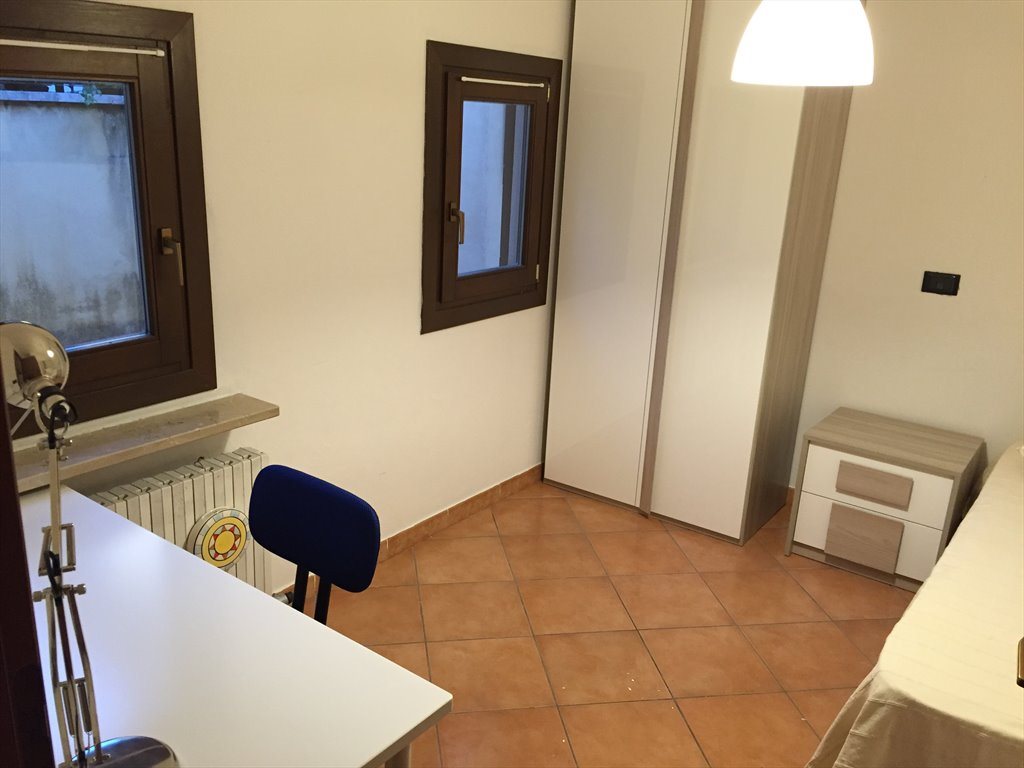 Stanze e Posti Letto in Affitto - Via Giosuè Carducci, Verona - DELIZIOSA CASETTA IN CENTRO - VERONETTA | Roomgo - Image 5