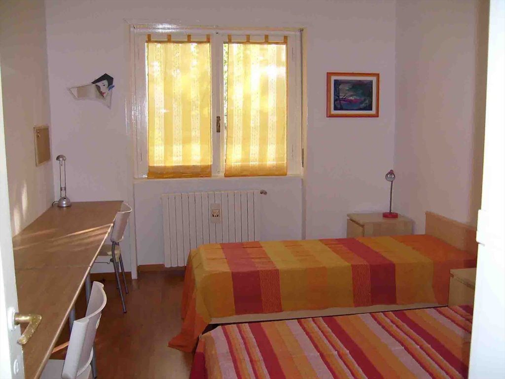 Stanze e Posti Letto in Affitto - Via Arezzo, Milano - A STUDENTI  AFFITTASI  1 POSTO LETTO IN CAMERA DOPPIA | Roomgo - Image 2