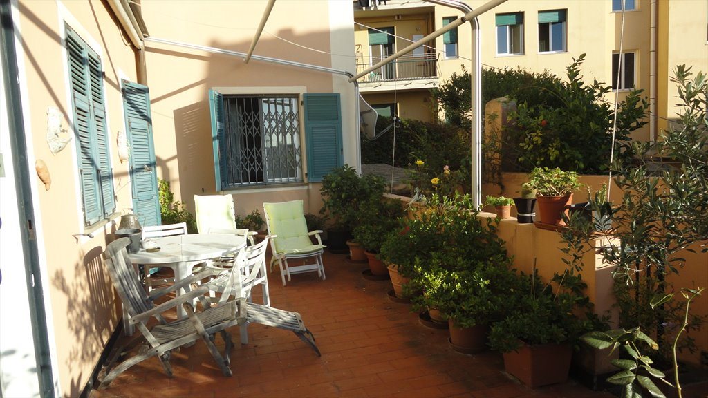 Stanze e Posti Letto in Affitto - Salita di San Barnaba, Genova - STANZA SINGOLE E DOPPIA A CASTELLETTO | Roomgo - Image 3