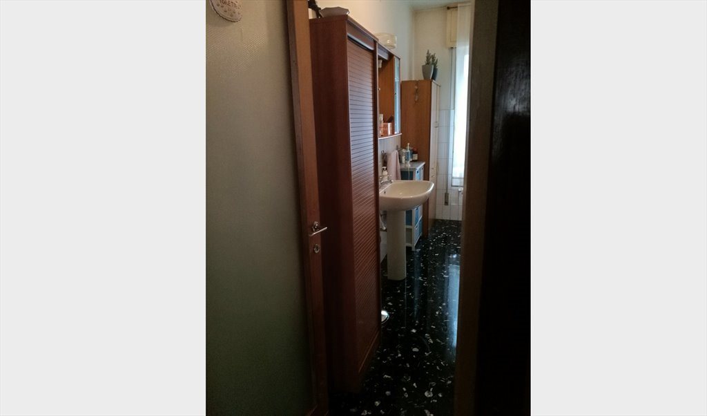 Stanze e Posti Letto in Affitto - Via della Brenta Vecchia, Mestre Carpenedo (Mestre Centro) - LUMINOSISSIMA MATRIMONIALE AD USO SINGOLA | Roomgo - Image 8