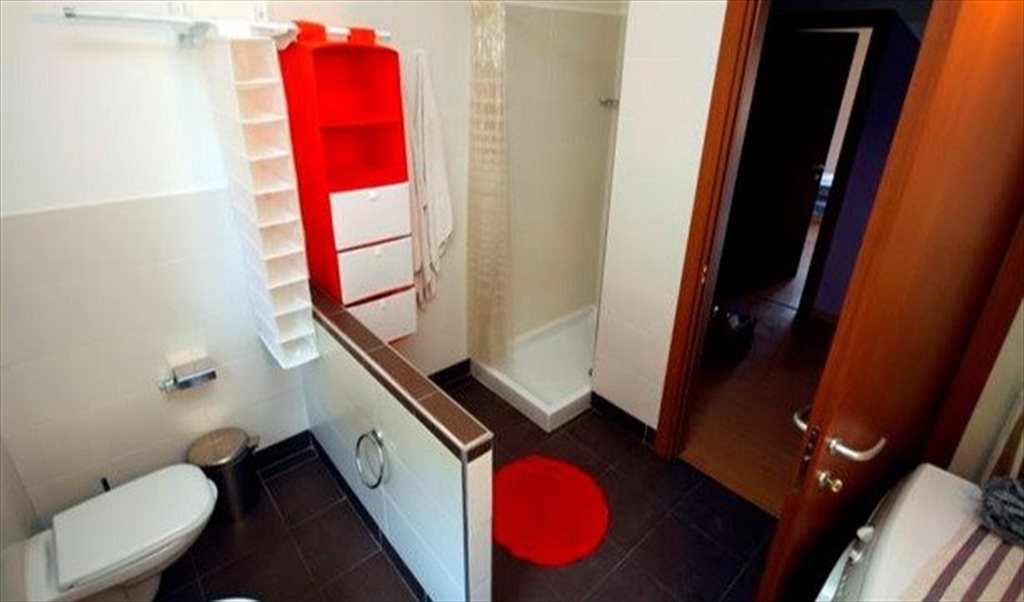 Stanze e Posti Letto in Affitto - Via Pio XI, Como - Disponibilita' due camere singole_appartamento completamente ristrutturato | Roomgo - Image 3