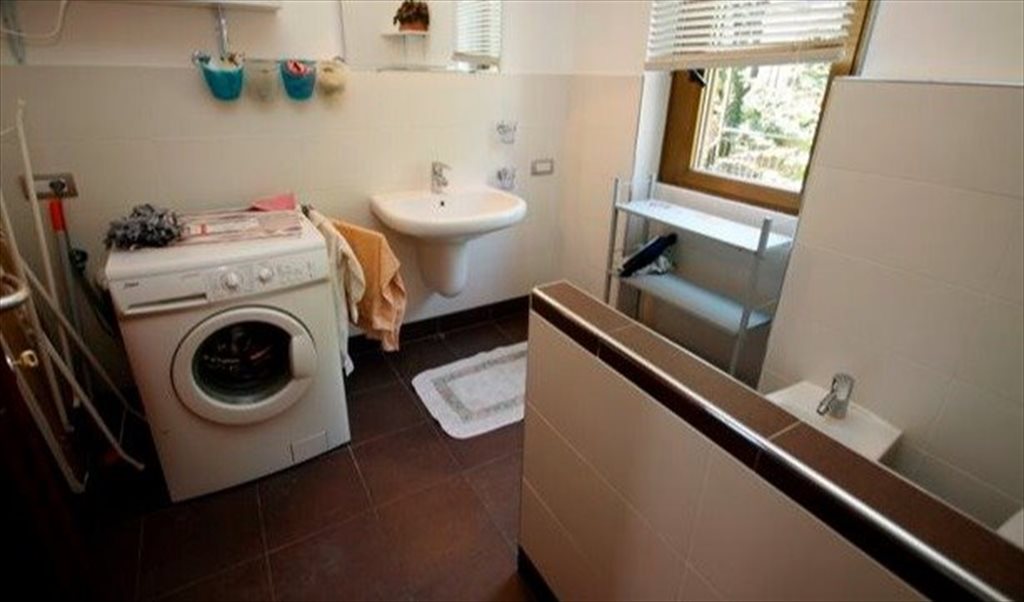 Stanze e Posti Letto in Affitto - Via Pio XI, Como - Disponibilita' due camere singole_appartamento completamente ristrutturato | Roomgo - Image 4