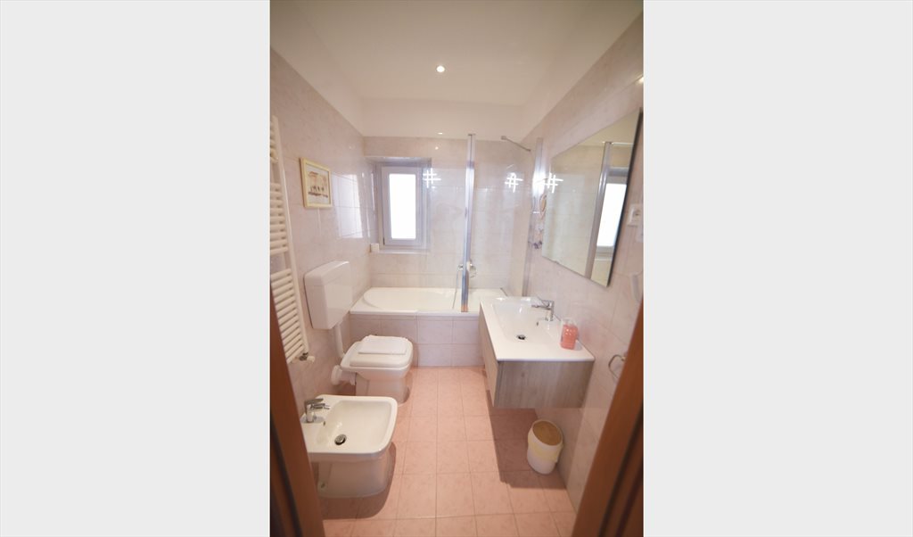 Stanze e Posti Letto in Affitto - Via Fabio Severo, Roiano-Gretta-Barcola-Cologna-Scorcola - Disponibile dal 15 novembre al 31 marzo Stanza doppia condivisa per uomo in letto singolo | Roomgo - Image 6